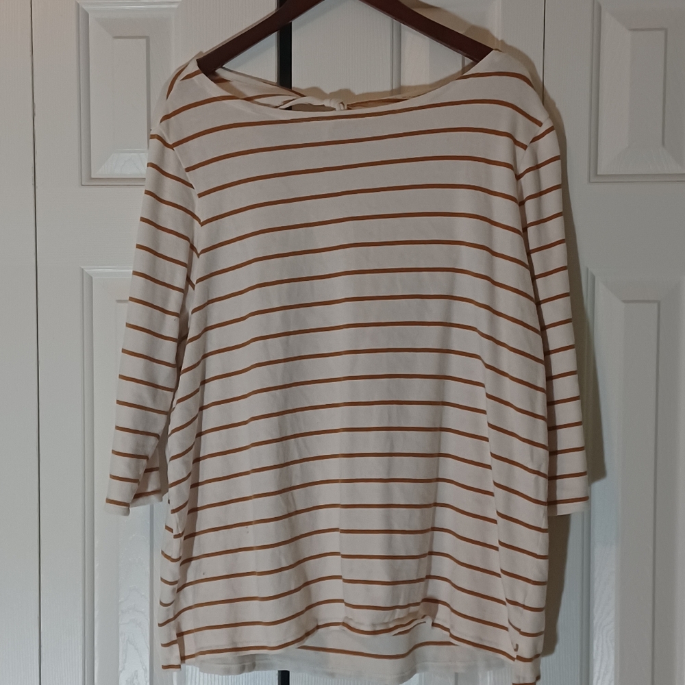 Old Navy White and mustard XXL 3/4 Sleeve